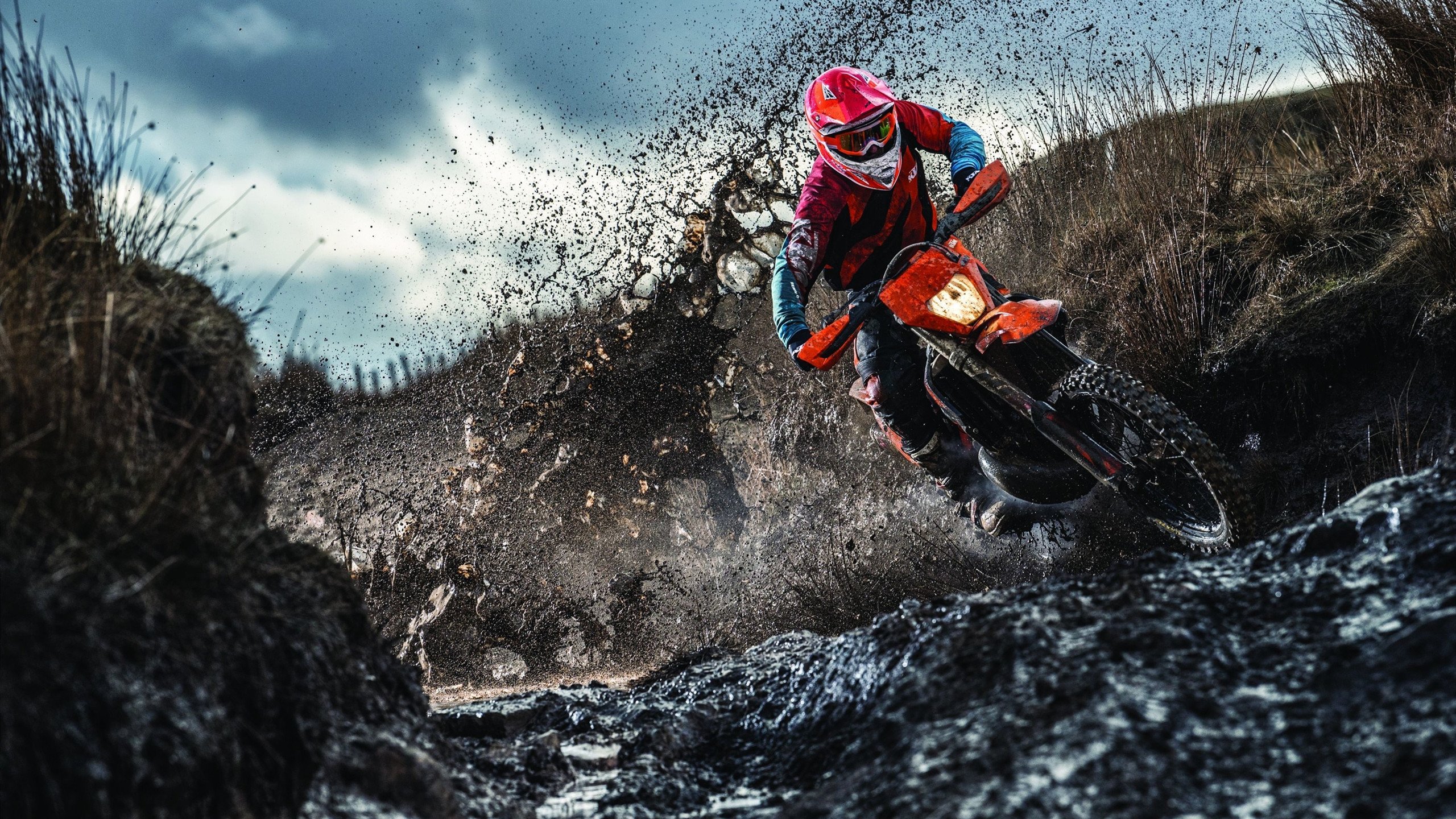 夜间水上漂移大赛，灯光与水流的激情碰撞，水上漂流是什么